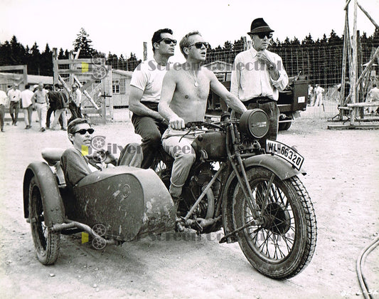 The Great Escape (1963) / Steve McQueen on a motorcycle with James Coburn & James Garner - Vintage B&W Movie Still/Photo (8" x 10")