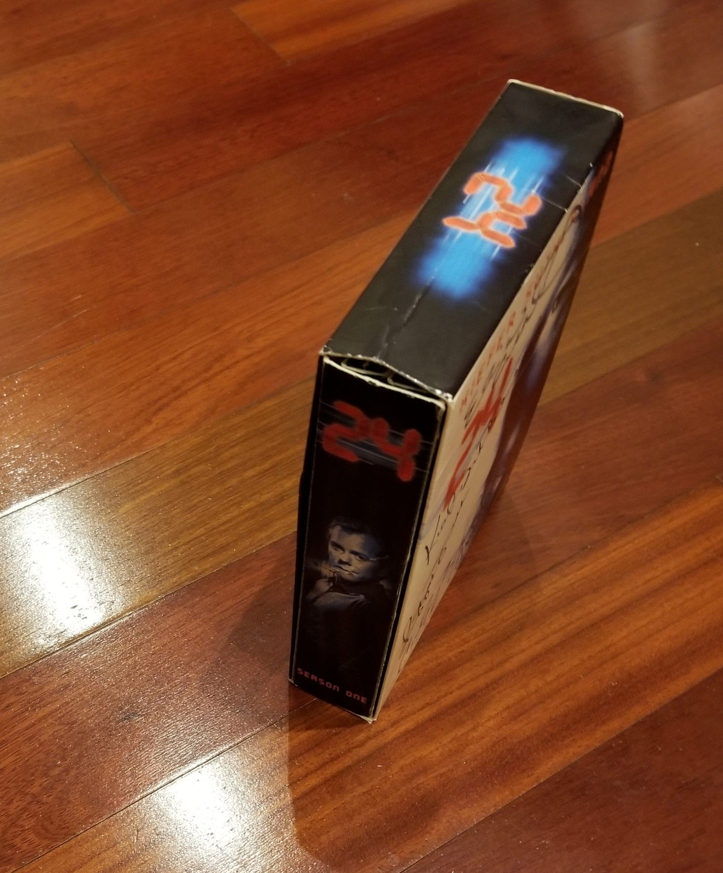 24 ~ Cast Signed (by 5) ~ JSA Cert - Season One DVD Jacket