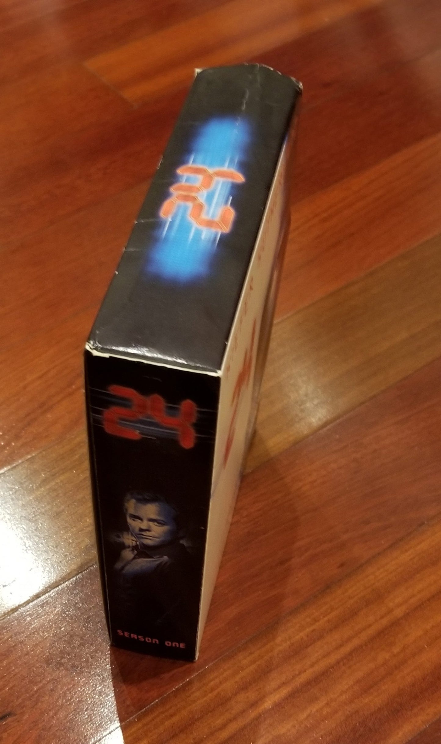 24 ~ Cast Signed (by 5) ~ JSA Cert - Season One DVD Jacket